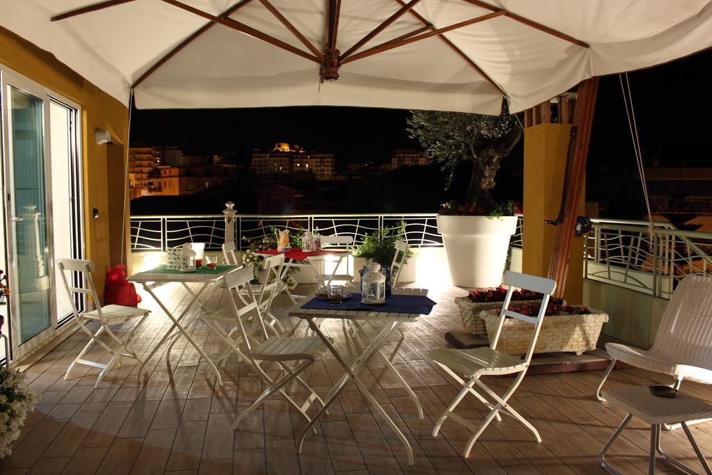 B&B I Fiori Del Mare Агрополи Экстерьер фото